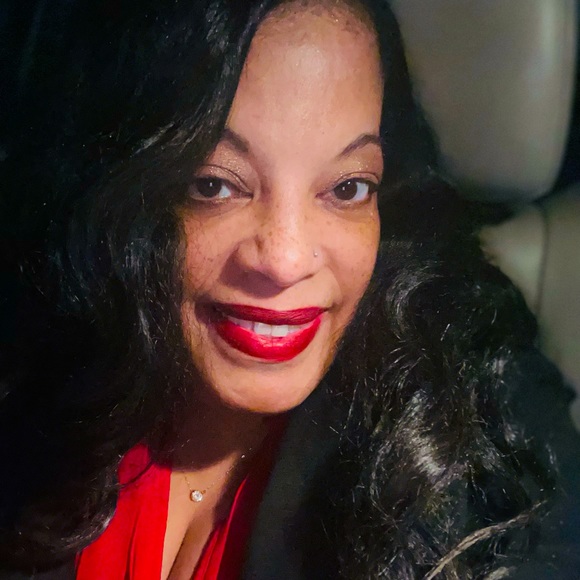 Meet your Posher, Jennifer - Picture 1 of 1